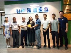 党建帮扶见实效，，，，，，镇村感恩赠牌匾